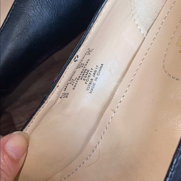 Jaclyn Smith Black Heels with Pointed Toe and Sleek Design - Picture 8 of 9